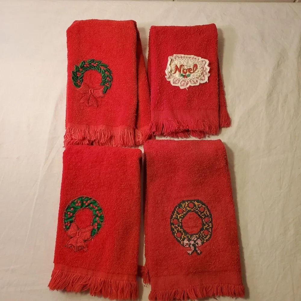 Four Vintage Red Christmas Finger Towels Embroidered Wreath‎ Noel